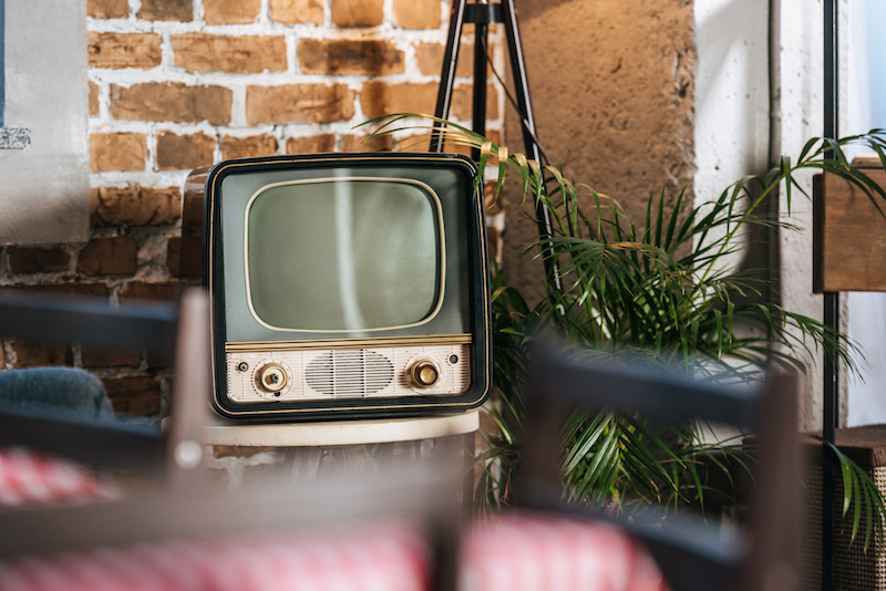 vintage tv with blank screen in 50s style interior